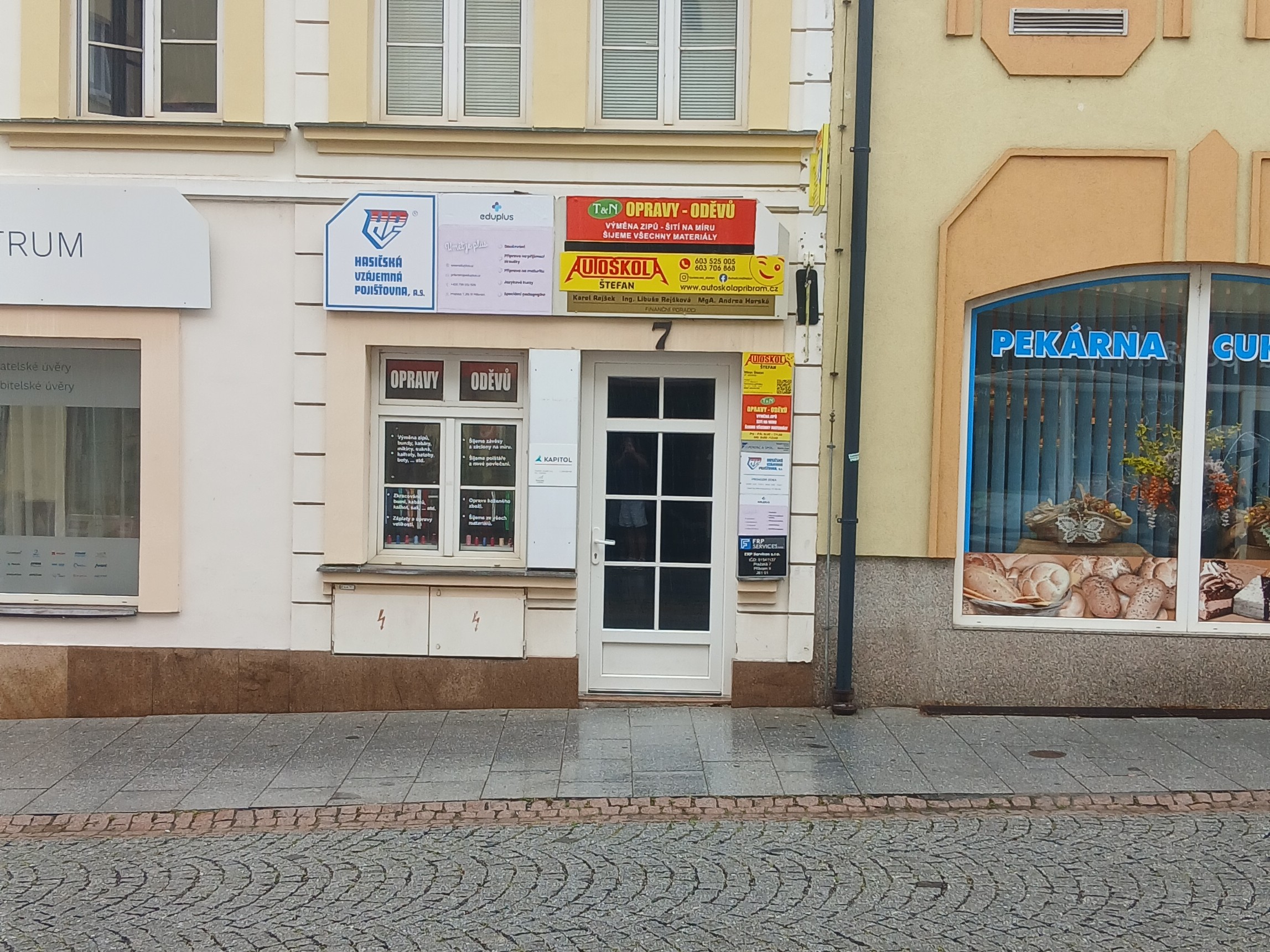 Budova autoškoly Štefan focena z venku